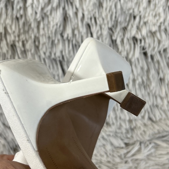 Steven NY Irvan White Embellished Gold Studded Stiletto Heel Sandals Sz 10 Shoes - Picture 10 of 11